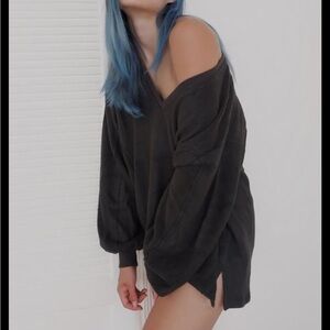 Urban Outfitters UO Lillu V-Neck Pullover Top Size Small